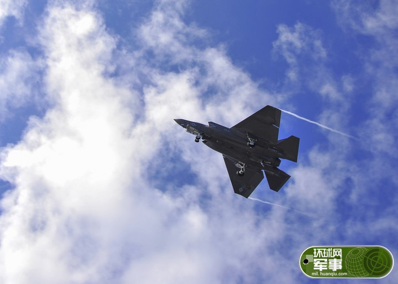 Máy bay chiến đấu tàng hình F-35C cất hạ cánh trên tàu sân bay USS George Washington CVN 73 ngày 15/8/2016. Ảnh: Thời báo Hoàn Cầu, Trung Quốc.