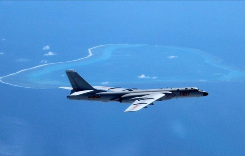 Máy bay ném bom H-6K xâm nhập vùng trời bãi cạn Scarborough. Ảnh: Đa Chiều