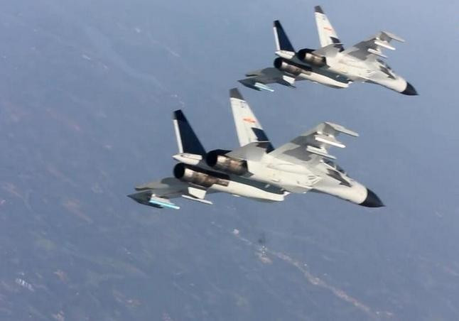 Từ ngày 19 - 21/7/2016, một sư đoàn không quân Hạm đội Nam Hải, Hải quân Trung Quốc tiến hành tập trận bắn đạn thật trên Biển Đông. Ảnh: CCTV Trung Quốc.