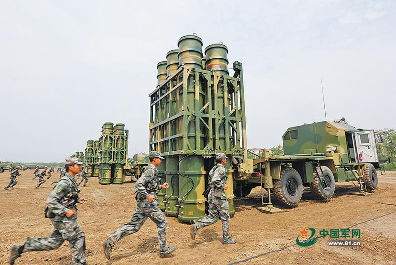 Tên lửa phòng không tầm trung HQ-16 Trung Quốc. Ảnh: Sina/81.cn