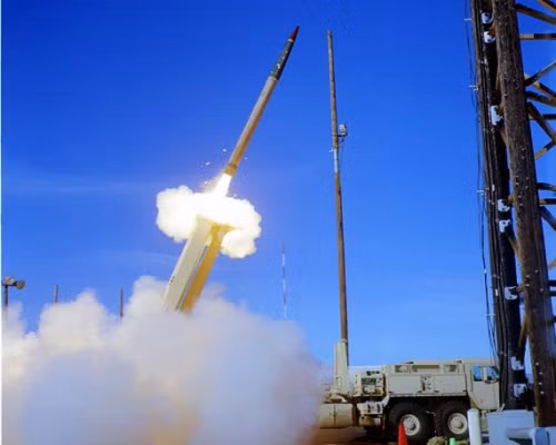 Tên lửa đánh chặn thuộc hệ thống phòng thủ khu vực tầm cao giai đoạn cuối (THAAD)