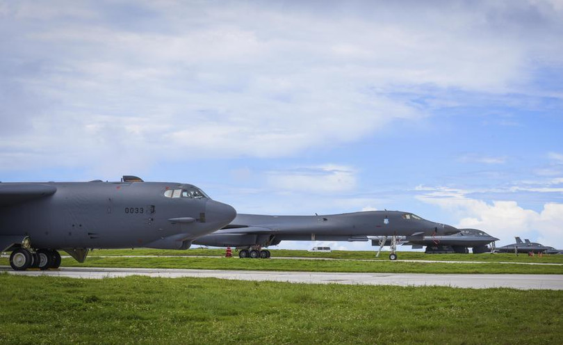 Ngày 11/8/2016, máy bay ném bom chiến lược B-52H, máy bay ném bom chiến lược siêu âm B-1B và máy bay ném bom chiến lược tàng hình B-2A đã tập kết ở căn cứ Guam. Ảnh: Người quan sát, Trung Quốc,