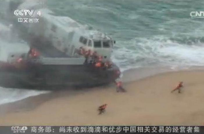 Gần đây, đài truyền hình CCTV Trung Quốc phát sóng phim tài liệu về lực lượng hải quân đánh bộ để khoe khả năng tấn công đánh chiếm đảo đá. Ảnh: Chinatimes Đài Loan.