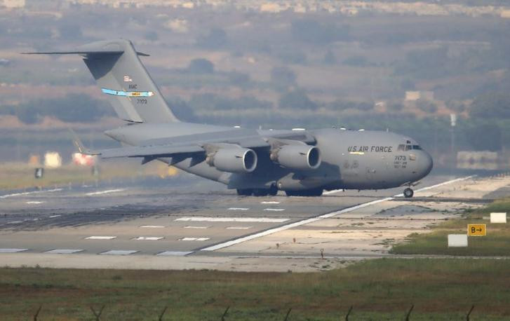 Máy bay vận tải Quân đội Mỹ hạ cánh xuống căn cứ không quân Incirlik ở Thổ Nhĩ Kỳ ngày 31/7/2016. Ảnh: VOA Mỹ
