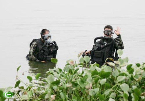 Đặc công nước Việt Nam luyện tập