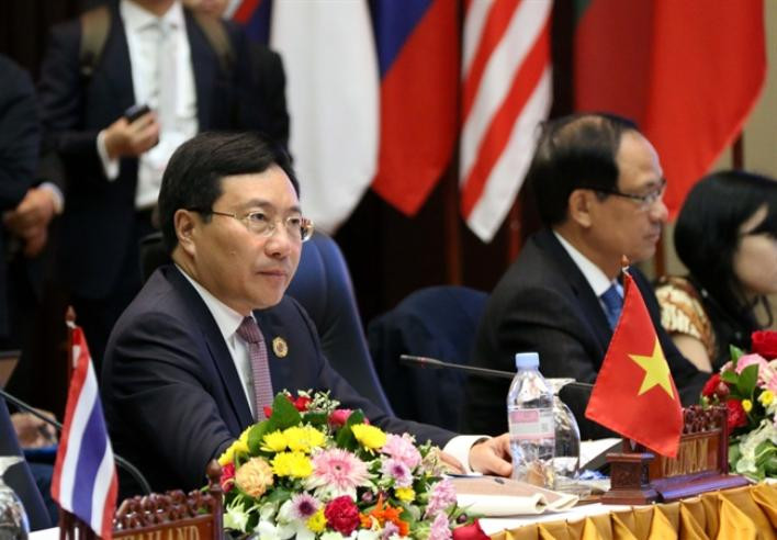 Phó Thủ tướng kiêm Bộ trưởng Ngoại giao Phạm Bình Minh tham dự Hội nghị Bộ trưởng Ngoại giao ASEAN lần thứ 49 (AMM-49). Ảnh: TTXVN.