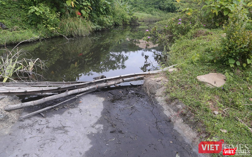 Mỏ than của Công ty than Đông Bắc án ngự nguồn nước, từ trên cao thải nước xuống đồng gây thiệt hại nặng nề cho mùa màng của người dân Mỏ than của Công ty than Đông Bắc án ngự nguồn nước, từ trên cao thải nước xuống đồng gây thiệt hại nặng nề cho mùa màng của người dân