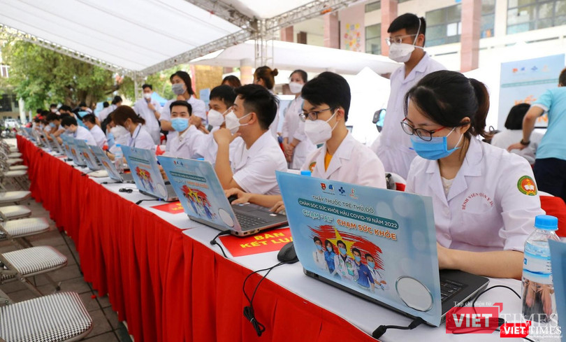 Các thầy thuốc trẻ sẵn sàng khám cho bệnh nhân trong khuôn khổ lễ ra quân Hành trình Thầy thuốc trẻ làm theo lời Bác, tình nguyện vì sức khỏe cộng đồng năm 2022 diễn ra sáng ngày 14/5, tại TP Huế Các thầy thuốc trẻ sẵn sàng khám cho bệnh nhân trong khuôn khổ lễ ra quân Hành trình Thầy thuốc trẻ làm theo lời Bác, tình nguyện vì sức khỏe cộng đồng năm 2022 diễn ra sáng ngày 14/5, tại TP Huế