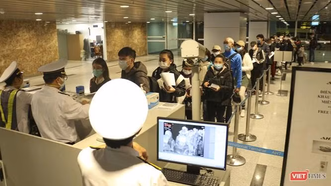 Khách quốc tế nhập cảnh vào sân bay quốc tế Đà Nẵng trong thời điểm khởi phát dịch SARS-CoV-2