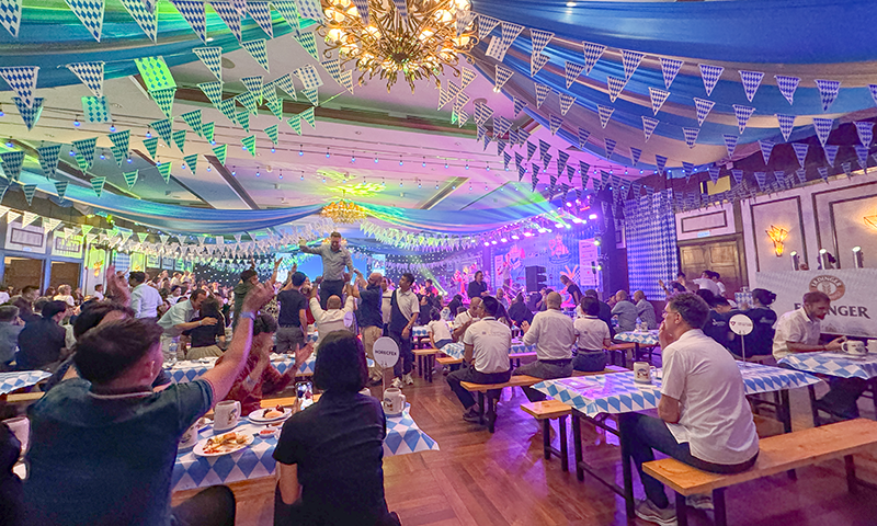 Tối 4/10, Lễ hội bia Đức - GBA Oktoberfest đã đến Đà Nẵng, thu hút hàng ngàn thực khách đến với sự kiện