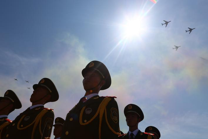 Ba máy bay ném bom H-6K bay biểu diễn trong Lễ duyệt binh ngày 3/9/2015 của Trung Quốc (ảnh tư liệu)