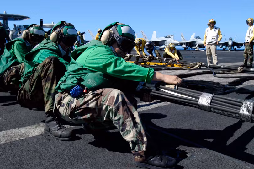 Binh Sỹ trên tàu sân bay Hải quân Mỹ. Ảnh: nationalinterest