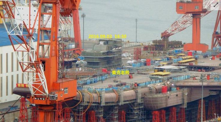 Hình ảnh tàu sân bay nội đầu tiên Type 001A Trung Quốc đã lắp ráp đảo tàu. Ảnh: báo Phượng Hoàng, Hồng Kông.