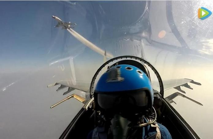 Từ ngày 19 - 21/7/2016, một sư đoàn không quân Hạm đội Nam Hải, Hải quân Trung Quốc tiến hành tập trận bắn đạn thật trên Biển Đông. Ảnh: CCTV Trung Quốc.