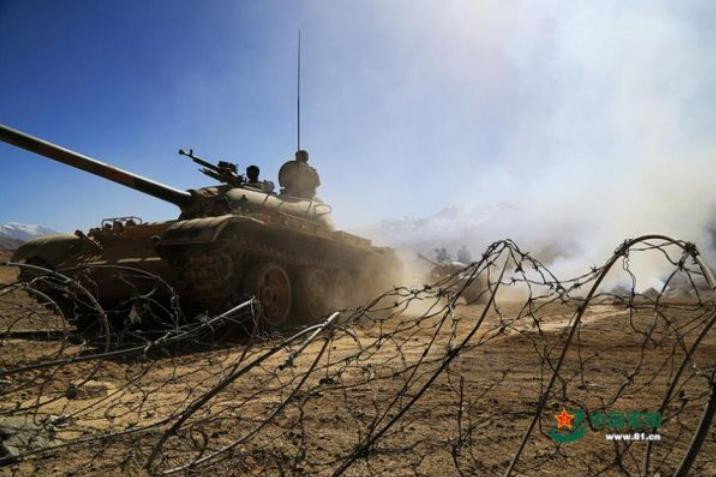 Tiểu đoàn hợp thành bọc thép của Quân đội Trung Quốc tiến hành diễn tập. Ảnh: Cankao