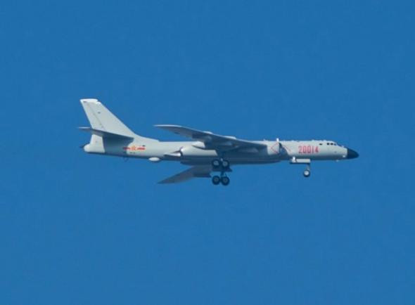 Máy bay ném bom H-6K Trung Quốc. Ảnh: Báo Nhân Dân, Trung Quốc.