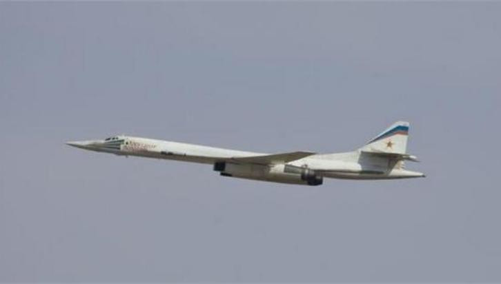 Máy bay ném bom chiến lược siêu âm Tu-160 Nga