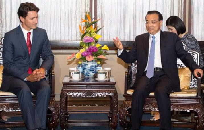 Thủ tướng Trung Quốc Lý Khắc Cường (bên phải) và Thủ tướng Canada Justin Trudeau. Ảnh: Tân Hoa xã