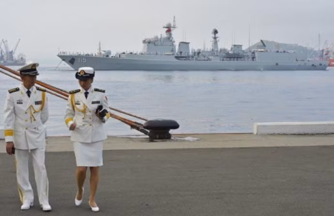 Hải quân Nga và Trung Quốc tiến hành tập trận chung. Ảnh: Sina