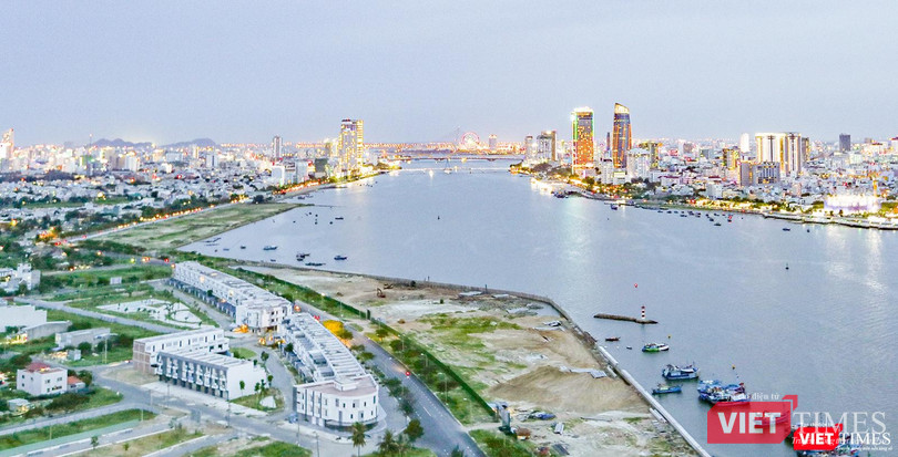 Một góc đô thị ven sông Hàn (Đà Nẵng) nhìn từ trên cao Một góc đô thị ven sông Hàn (Đà Nẵng) nhìn từ trên cao