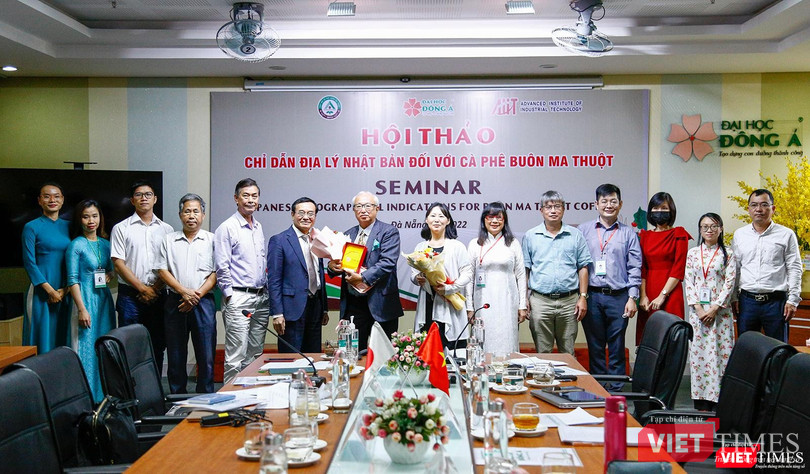 Các đại biểu, chuyên gia chụp ảnh lưu niệm Các đại biểu, chuyên gia chụp ảnh lưu niệm