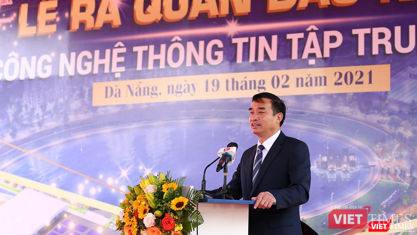 Ông Lê Trung Chinh - Chủ tịch UBND TP Đà Nẵng phát biểu tại lế ra quân làm việc đầu năm 2021 tại Khu Công nghệ thông tin (CNTT) tập trung Đà Nẵng