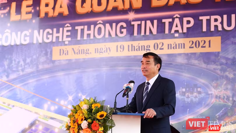 Ông Lê Trung Chinh - Chủ tịch UBND TP Đà Nẵng phát biểu tại lế ra quân làm việc đầu năm 2021 tại Khu Công nghệ thông tin (CNTT) tập trung Đà Nẵng