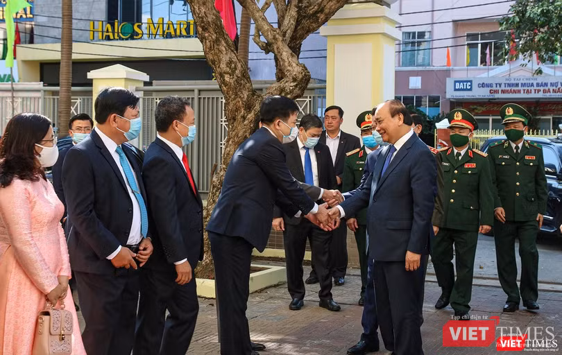 Sáng ngày 12/2 (tức Mồng 1 Tết Nguyên đán Tân Sửu 2021), Thủ tướng Nguyễn Xuân Phúc đã đến thăm, chúc Tết các lực lượng vũ trang Đà Nẵng, Quận ủy Hải Châu và phường Thuận Phước.