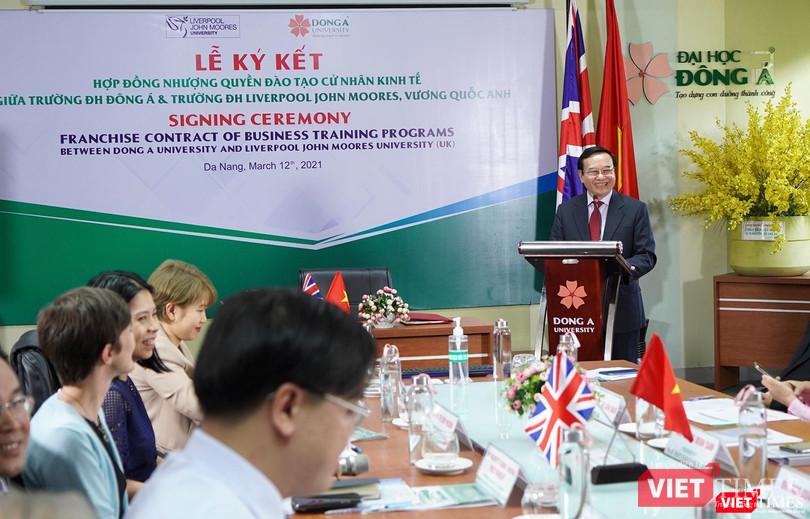 Th.S Lương Minh Sâm - Chủ tịch Hội đồng trường, Phó Hiệu trưởng Đại học Đông Á phát biểu tại lễ ký kết Th.S Lương Minh Sâm - Chủ tịch Hội đồng trường, Phó Hiệu trưởng Đại học Đông Á phát biểu tại lễ ký kết