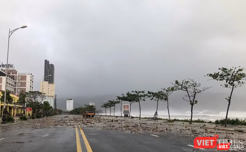 Cảnh tượng tan hoang ở đường Võ Nguyên Giáp khu vực phường Mân Thái