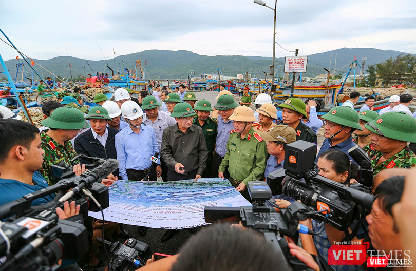 Phó Thủ tướng Trịnh Đình Dũng - Trưởng Ban Chỉ huy tiền phương kiểm tra công tác tổ chức phòng, chống bão tại Đà Nẵng