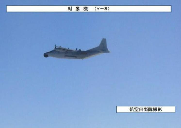 Máy bay cảnh báo sớm Y-8 Trung Quốc, bị Lực lượng Phòng vệ Trên không Nhật Bản chụp được. Ảnh: Cankao