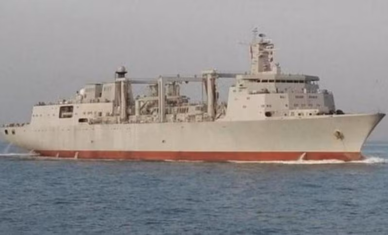 Tàu tiếp tế nhanh Type 901 Trung Quốc. Ảnh: Sina