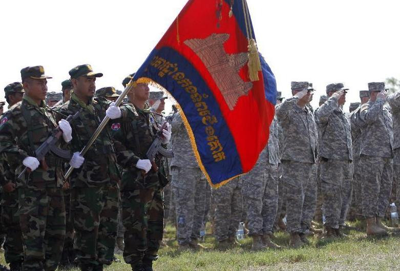 Quân đội Mỹ và Campuchia tiến hành tập trận chung tháng 4/2014. Ảnh: Sina