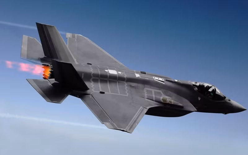 Máy bay chiến đấu F-35.