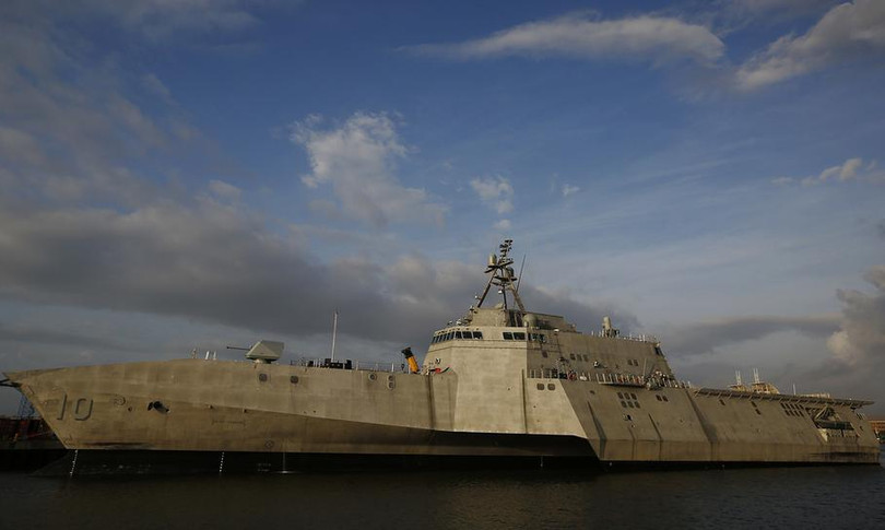 Tàu tuần duyên Gabrielle Giffords LCS-10 lớp Independence Hải quân Mỹ. Ảnh: Chicago Tribune.