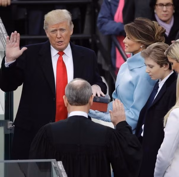 Ngày 20 tháng 1 năm 2017, ông Donald Trump nhậm chức, trở thành Tổng thống Mỹ thứ 45. Ảnh: New York Daily News