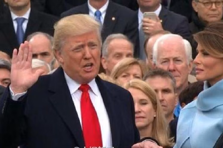 Ông Donald Trump đã lên làm Tổng thống Mỹ, ông sẽ đưa nước Mỹ đi về đâu? Ảnh: Sohu