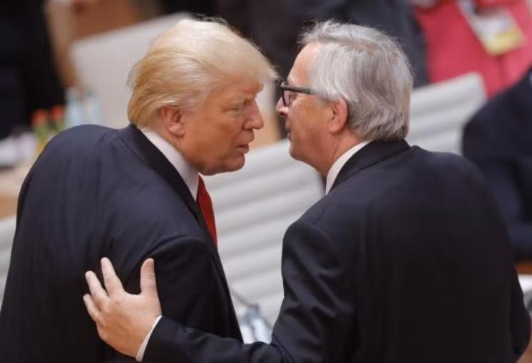 Tổng thống Mỹ Donald Trump và Chủ tịch Ủy ban Liên minh châu Âu Jean-Claude Juncker. Ảnh: CNBC.
