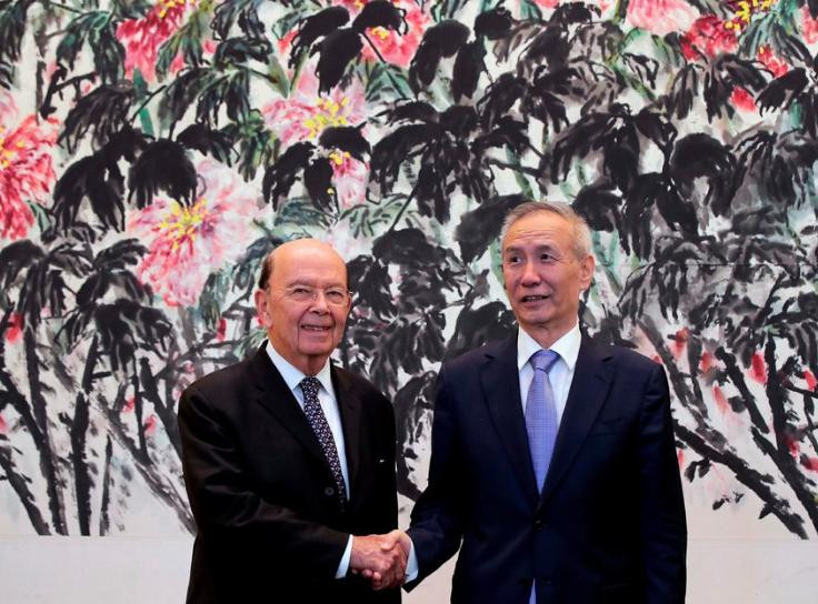 Bộ trưởng Thương mại Mỹ Wilbur Ross và Phó Thủ tướng Trung Quốc Lưu Hạc. Ảnh: New York Times.