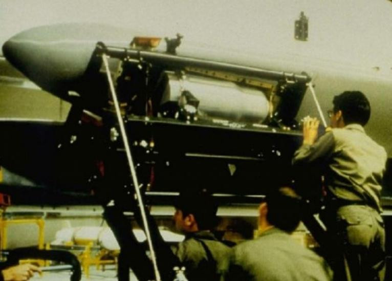 Không quân Mỹ lắp đầu đạn hạt nhân chiến thuật W80 cho tên lửa hành trình. Ảnh: Cankao. Không quân Mỹ lắp đầu đạn hạt nhân chiến thuật W80 cho tên lửa hành trình. Ảnh: Cankao.