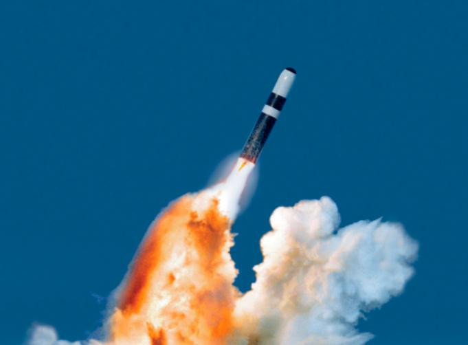 Tên lửa đạn đạo Trident-II D5 trang bị cho tàu ngầm hải quân Mỹ. Ảnh: Cankao. Tên lửa đạn đạo Trident-II D5 trang bị cho tàu ngầm hải quân Mỹ. Ảnh: Cankao.