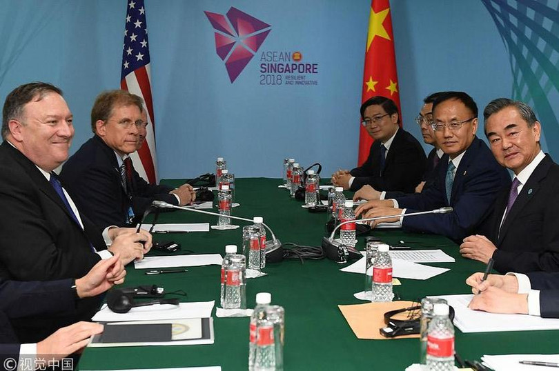 Ngoại trưởng Mỹ Mike Pompeo gặp Bộ trưởng Ngoại giao Trung Quốc Vương Nghị tại Singapore ngày 3/8/2018. Ảnh: Qianlong.