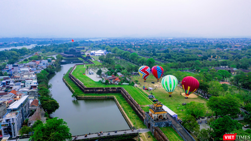 Lễ hội khinh khí cầu tại Huế nhìn từ trên cao