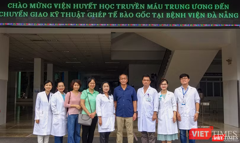 Ê kíp y bác sĩ của Viện Huyết học - Truyền máu Trung ương chuyển giao kỹ thuật ghép tế bào gốc cho Bệnh viện Đà Nẵng