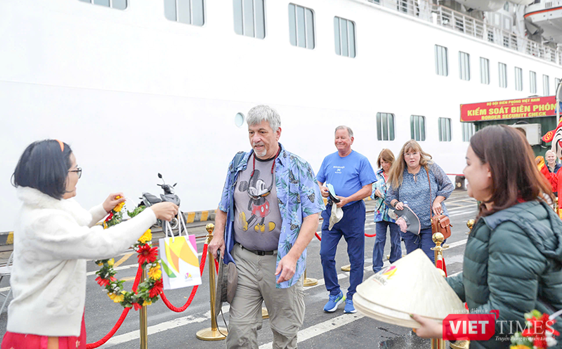 vt_du khach xong dat 3.png