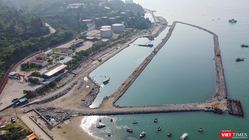 Một góc công trường xây lắp hạng mục cơ sở hạ tầng dùng chung-Dự án đầu tư xây dựng Bến cảng Liên Chiểu, TP Đà Nẵng nhìn từ trên cao