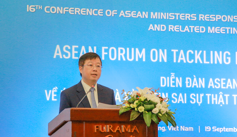 Thứ trưởng Bộ TT&TT Nguyễn Thanh Lâm phát biểu tại Diễn đàn ứng phó và xử lý tin sai sự thật trên không gian mạng