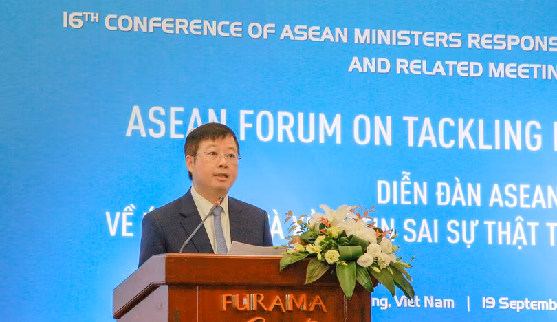 Thứ trưởng Bộ TT&TT Nguyễn Thanh Lâm phát biểu tại Diễn đàn ứng phó và xử lý tin sai sự thật trên không gian mạng