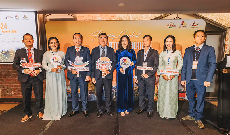 xuc tien du luch uc 2.png